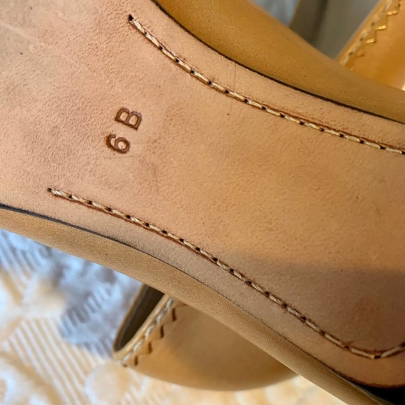 Cole Haan Buckle Kitten Heel Pumps SIZE 6B - Picture 7 of 7